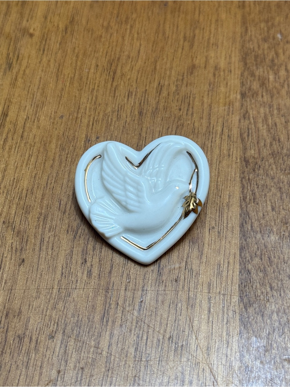 Lenox Cream Heart Pin with Dove and Gold Accent - Picture 1 of 3